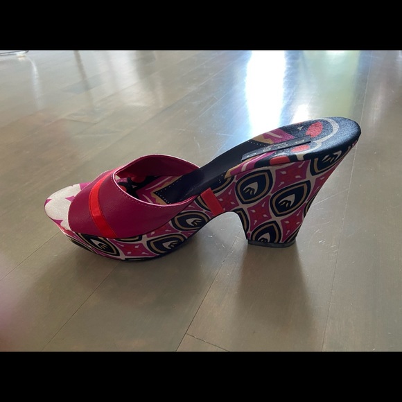 Slip-on Shoes - Picture 2 of 8